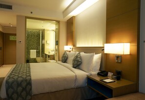Deluxe Double or Twin Room | 1 bedroom, minibar, in-room safe, individually furnished
