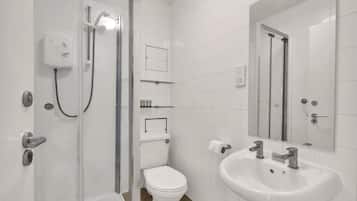 Triple Room, 3 Single Beds | Bathroom | Towels, soap, shampoo, toilet paper