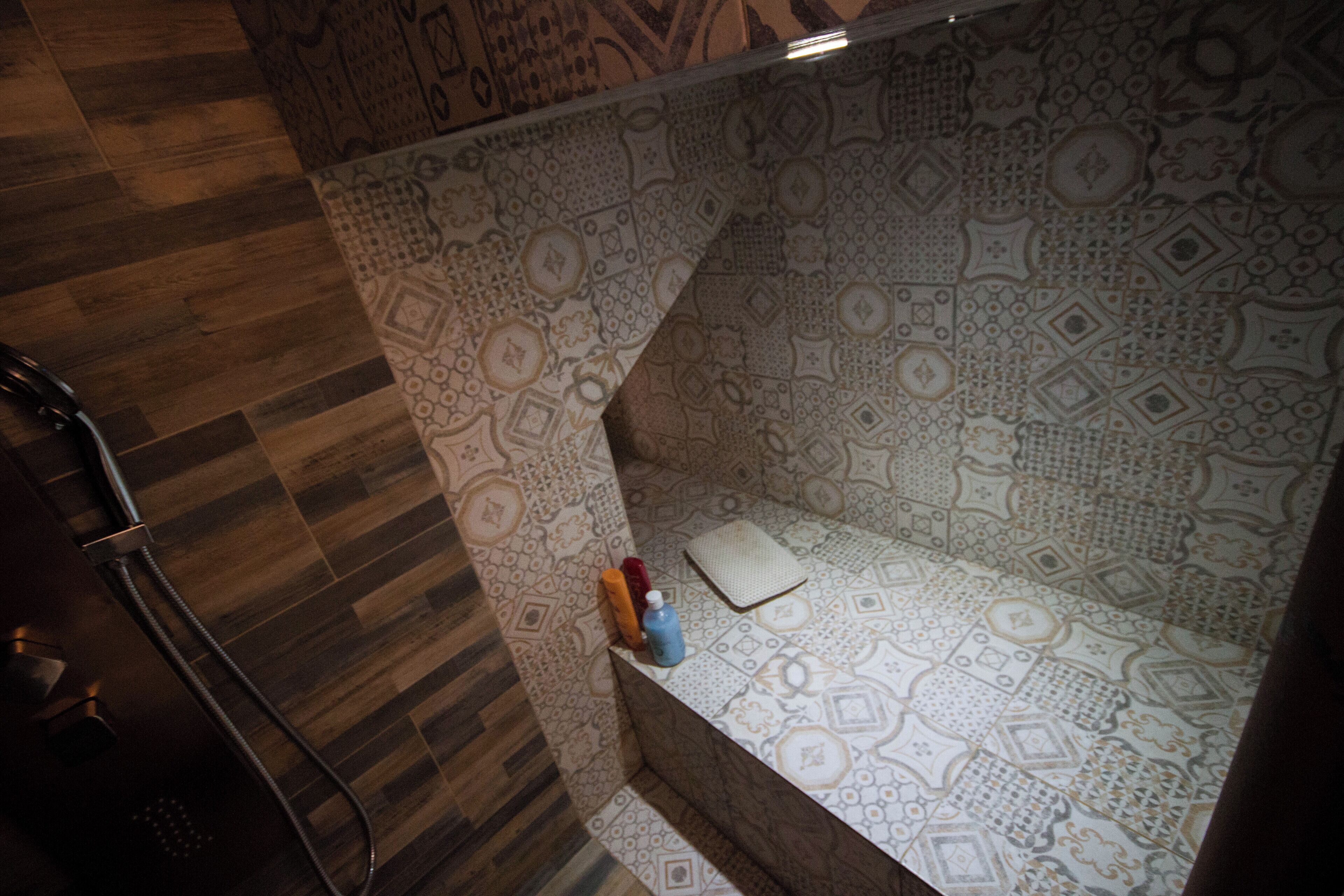 Turkish bath/hammam, aromatherapy, deep-tissue massages, body scrubs