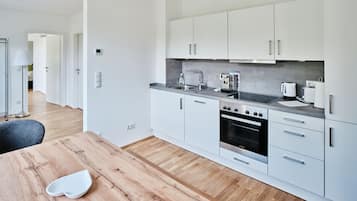 Comfort Apartment | Private kitchen | Fridge, microwave, oven, stovetop
