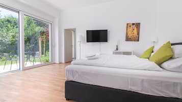 Basic-Apartment | Essbereich im Zimmer