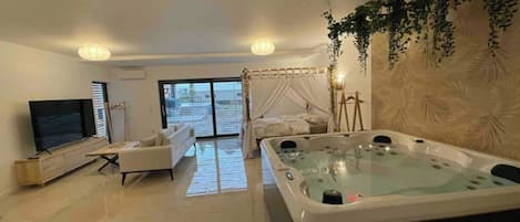 Indoor spa tub