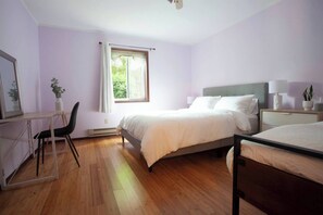 3 bedrooms, desk, iron/ironing board, travel cot