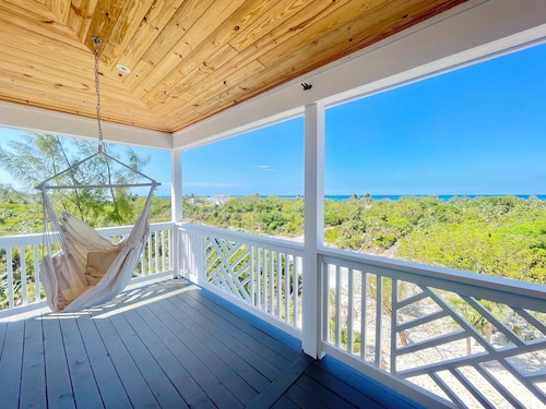 New Banks Road Estate w/Htd Pool, Pink Sand Beach, Walk to Restaurant/Bar