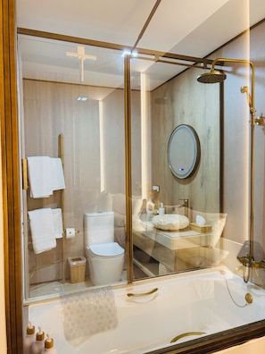 Shower, free toiletries