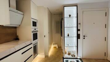 KylskÄp, mikrovÄgsugn, ugn och spishÀll