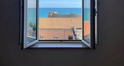 Terrace overlooking the sea and 5 minutes from the "Costa dei Trabocchi" bike path