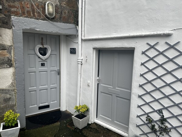 Apartment | Exterior - The Sandgate New Immaculate 1-bed Apartment in Ayr (Ayr)