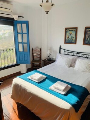 3 bedrooms, desk, iron/ironing board, travel cot - Villa en Frigiliana con Piscina y Jacuzzi (Frigiliana)
