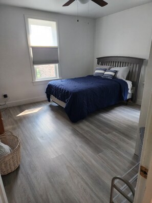 3 soverom, strykejern/-brett, wi-fi og sengetøy