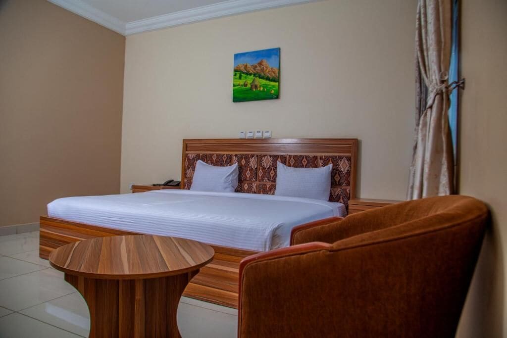 economy room | bathroom | slippers