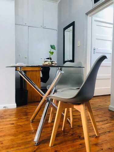 Cosy Victorian Style Full Apartment