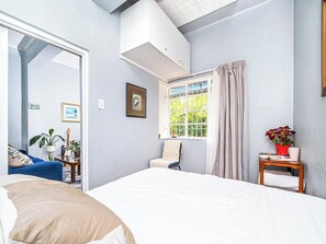 1 chambre, bureau, fer et planche à repasser, Wi-Fi