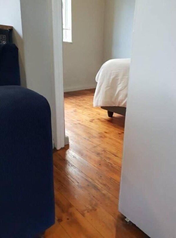 1 chambre, bureau, fer et planche à repasser, Wi-Fi