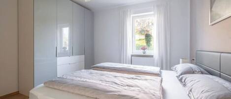 1 bedroom, iron/ironing board, travel cot, free WiFi