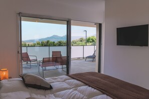 3 chambres, coffres-forts dans les chambres, fer et planche à repasser