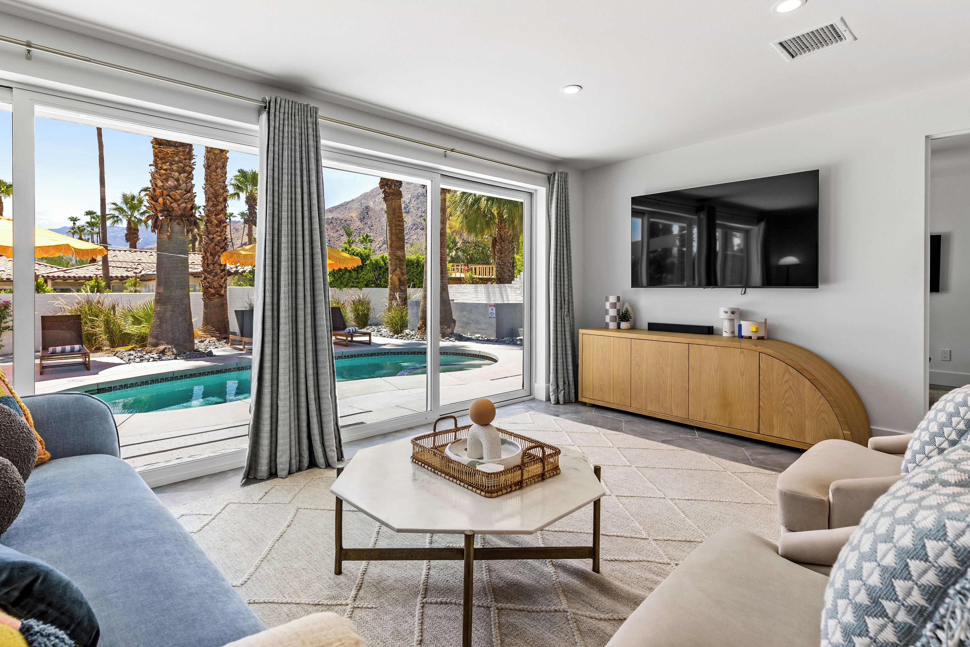 TV, fireplace, stereo