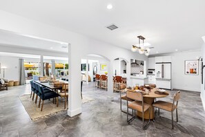 Dining - Eleven Palms – Mid-Century Modern Oasis (Palm Springs)