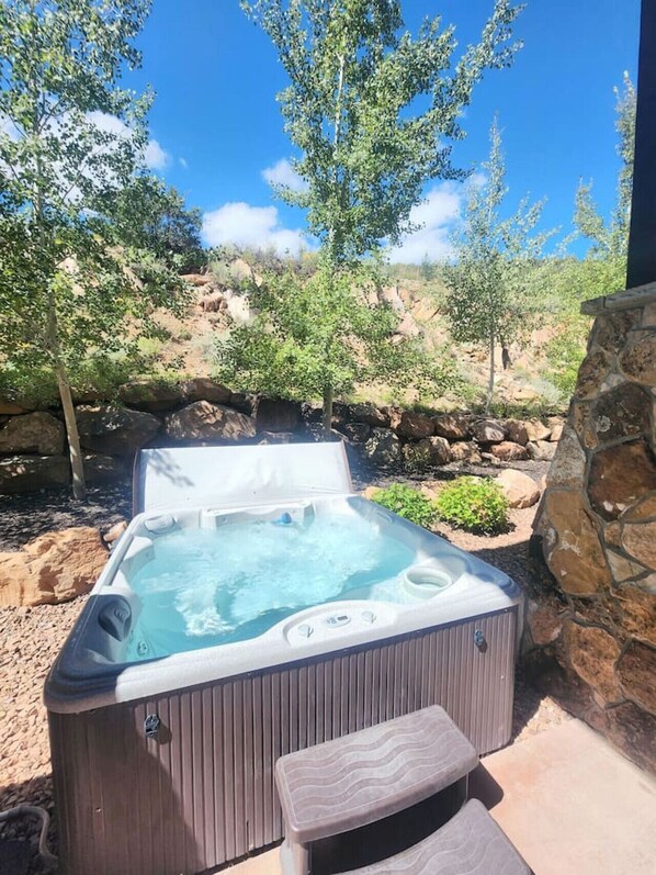 Outdoor spa tub