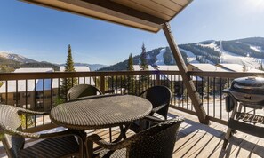 Outdoor dining - Big Sky Vacation Rentals: Beaverhead 32 Downhill 301 (Big Sky)
