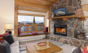 Smart-TV, Kamin, Stereoanlage