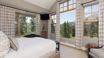 5 bedrooms, iron/ironing board, Internet, bed sheets