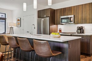 Fridge, microwave, oven, stovetop - River West 814-Spacious Silverthorne Condo-River Views! (Silverthorne)