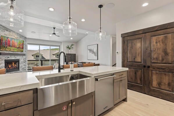 Interior - Moose Mgmt at Black Rock 14488: Pvt Hot Tub-Mountain View-Free Shuttle-Balcony (Park City)