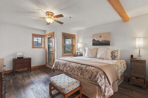 2 bedrooms, internet, bed sheets