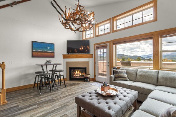 TV, fireplace