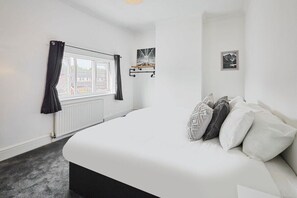 2 chambres, fer et planche à repasser, Wi-Fi gratuit, draps fournis