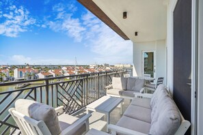 Property grounds - 🏖️ Bay Front~ Close to Beach~ 3BR The Harbor Condo 503 (Madeira Beach)