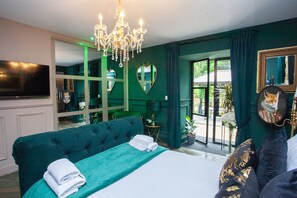 5 bedrooms, iron/ironing board, travel cot, WiFi