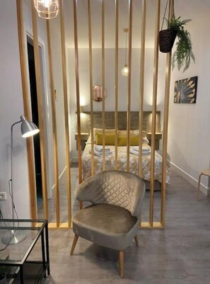 1 habitación, tabla de planchar con plancha, wifi gratis y ropa de cama 