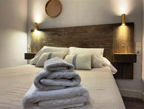 1 habitación, tabla de planchar con plancha, wifi gratis y ropa de cama 