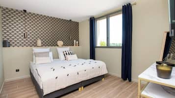 4 bedrooms, iron/ironing board, travel cot, free WiFi