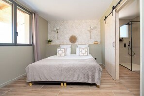 4 bedrooms, iron/ironing board, travel cot, free WiFi