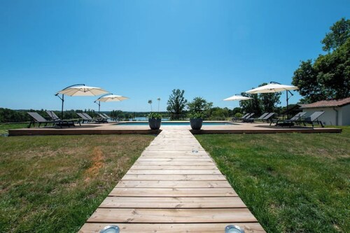 Villa with view and private pool for 12 people