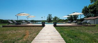 Villa with view and private pool for 12 people