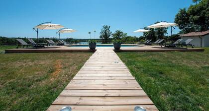 Villa with view and private pool for 12 people