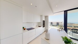 冷蔵庫、電子レンジ、オーブン、食器洗い機