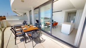 屋外ダイニングエリア