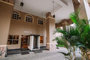 Property entrance - BON Hotel Kano (Kano)