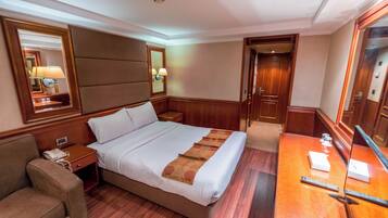 Standard Cabin | Minibar, in-room safe, desk, soundproofing