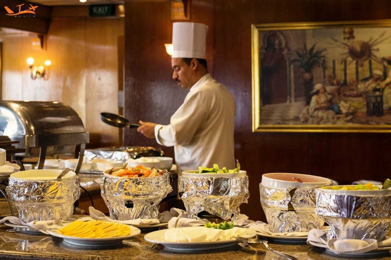 Breakfast, lunch and dinner served