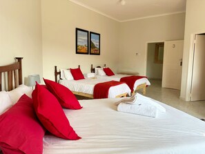 Chambre Triple Standard, 3 lits une place, non-fumeur, vue ville