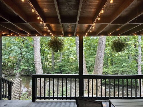 Creekside Escape w/ Balcony Near Smokies
