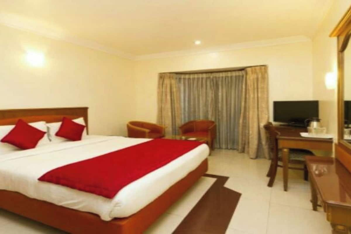 Habitación doble estándar | Escritorio, insonorización, wifi gratis y ropa de cama