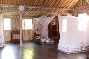 Basic Shared Dormitory, Women only, Non Smoking - Seabreeze Hostel Bali (Canggu)