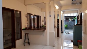 Terrace/patio - Seabreeze Hostel Bali (Canggu)